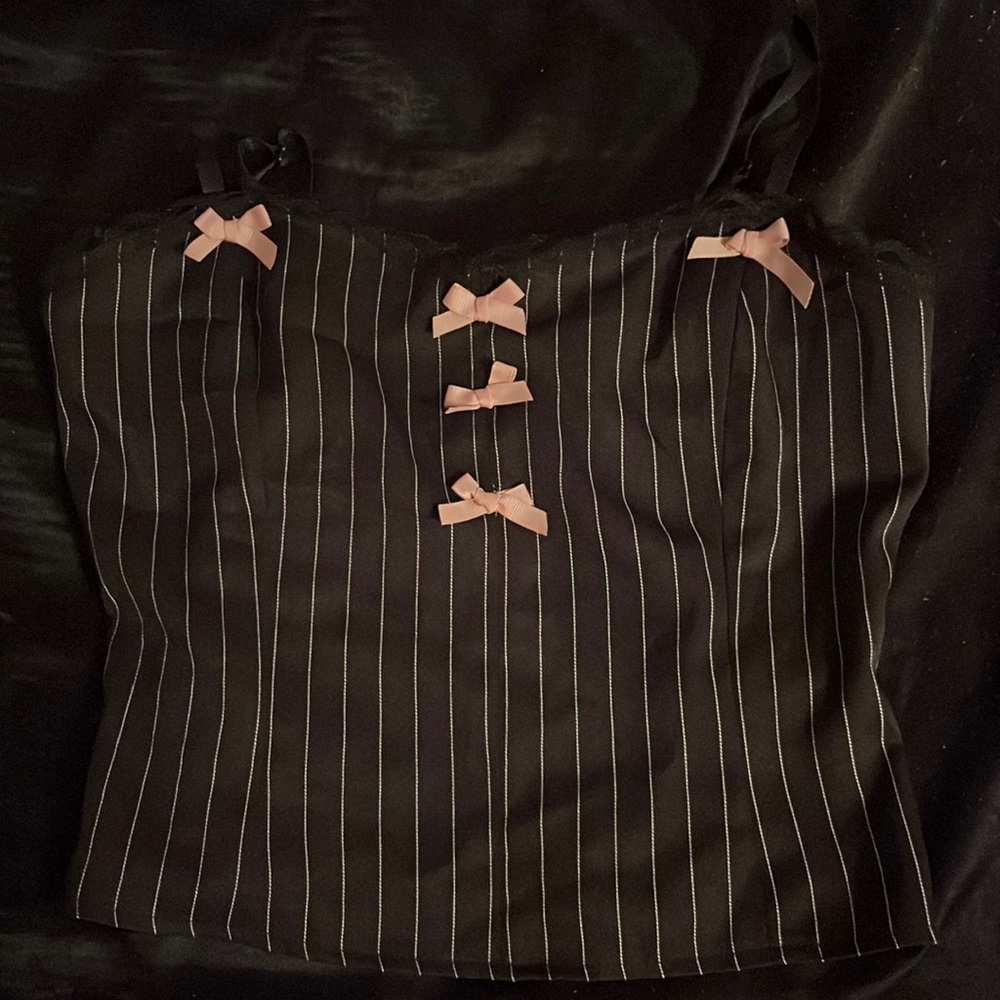 Black corset w/ pink bows